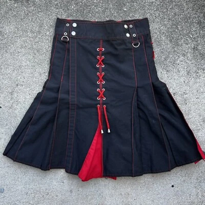 Falda escocesa híbrida Tripp Emo negra y roja utilitaria - unisex gótica grunge 28/30 Foto 1 de 4
