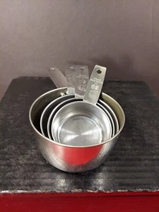 4 tazas medidoras de anidación de acero inoxidable color plata  - Imagen 1 de 12