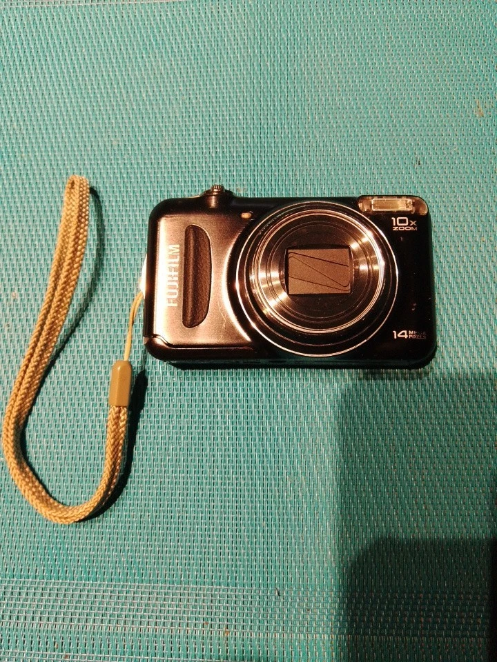 Fujifilm FinePix T210 - Digitalkamera - Schwarz - Kompaktkamera - Bild 1 von 4