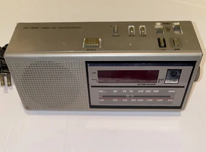 Vintage GE Two Wake Times AM FM ALARM Clock Radio Model# 7-4637A, AC 120V Works - Picture 1 of 3