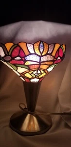 vintage stained glass shade only, 8"dia, 4.5"H, 2" metal base dia - Picture 1 of 11