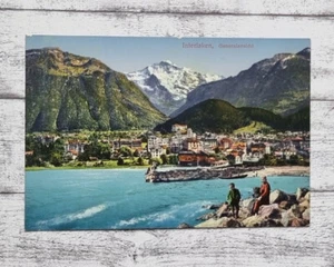AK Interlaken Generalansicht Häuser Architektur Berge Gebäude Postkarte Vintage - Picture 1 of 2