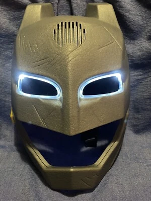 Mattel DC Comics The Batman Dawn Justice Light Up Halloween Talking Mask Cosplay - Image 1 of 4