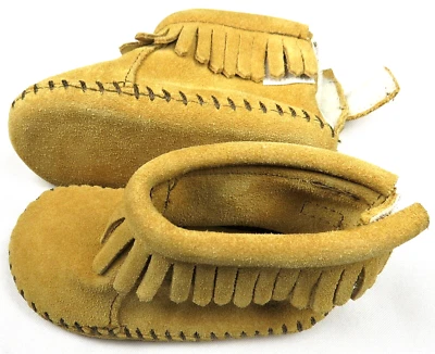 Minnetonka Moccasins Baby Infant Size 2 1187 Tan Back Flap Shoes Bootie Fringe  - Image 1 of 4
