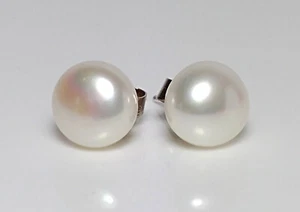 8.5-9mm AAA quality white freshwater pearl & 9 carat white gold earrings - Picture 1 of 4