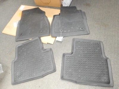 Alfombrillas negras para todo tipo de clima GM 2016-2017 Chevrolet Cruze 39052638 nuevas de stock OEM Foto 1 de 4