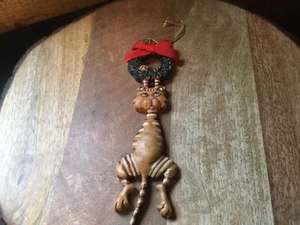 Kurt Adler Cat Hanging from Wreath Christmas Ornament Resin VTG - Picture 1 of 2