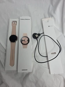 Samsung Galaxy Watch 4 Aluminum Smartwatch SM-R860 Pink S/M Band Only (AKN) - Photo 1 sur 5