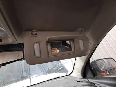 Para-sol direito usado serve: 2016 Chevrolet Equinox grau direito A - Imagem 1 de 4