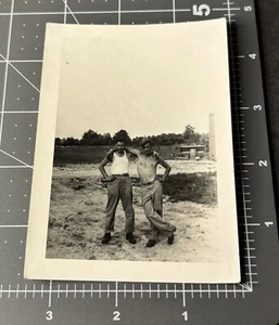 Shirtless Man 1940s Affectionate Army Men Vintage Gay Int Snapshot PHOTO - Picture 1 of 3