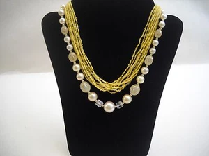 Collar multihebras y perlas sintéticas amarillo pálido firmado de colección - Imagen 1 de 1