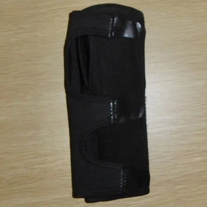 SCHWARZE HANDGELENKBANDAGE STÜTZE KARPALTUNNEL WRAP DR ARTHRITIS LEICHT WIEDERVERWENDBAR - Bild 1 von 9