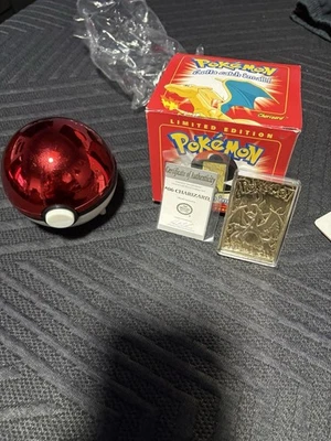 Charizard Pokemon 23K Gold Plated Trading Card 1999 Burger King  Pokeball Toy - Image 1 of 4