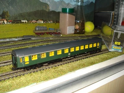 Trix International - 3781  -Schnellzug Personenwagen 1/2.Kl. - DB - - Bild 1 von 2