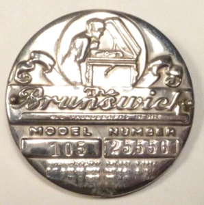 FONÓGRAFO DE COLECCIÓN BRUNSWICK MODELO 105 parte: 105 MEDALLÓN con uñas originales - Imagen 1 de 1