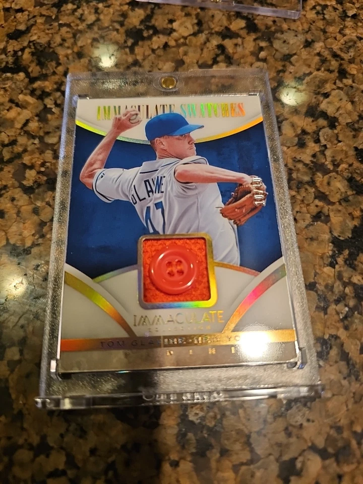 2014 Panini Immaculate Collection  Immaculate Swatches Tom Glavine 10/10 Button - Image 1 of 2
