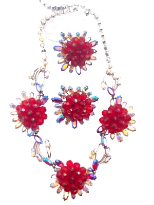 Collar y pendientes a juego extremadamente RARO Schiaparelli con racimo de cuentas de vidrio rojo Foto 1 de 4