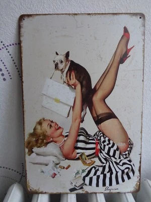 TOLE METAL PIN UP CHIEN EROTIQUE 20 X 30 CMS NON PLAQUE EMAILLEE ANCIENNE - Photo 1/2
