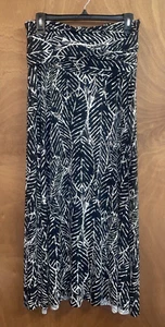 Maxi Falda Pantology Talla Grande Elástica y Envolvente Cintura Elastizada Negro Blanco Hojas - Imagen 1 de 20
