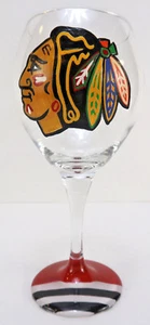 Chicago Blackhawks handbemaltes Weinglas mit Stiel großer schneller Versand! - Bild 1 von 8