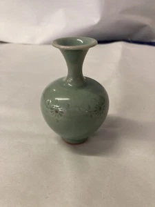 Celadon Miniture Vase - Picture 1 of 4