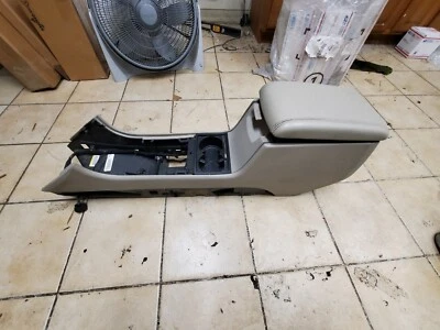 Cadillac DTS 2006 2007 2008 2009 2010 2011 consola central con reposabrazos Foto 1 de 4