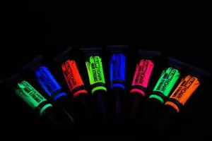 Máscara de pestañas PaintGlow Brilla en la oscuridad Color de cabello - ¡Envío rápido a EE. UU.! - Imagen 1 de 15