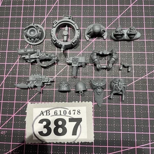 Chaos Space Marine Vehicle Gunner/Driver/Tech marine Warhammer 40k Spare Bits - Picture 1 of 1