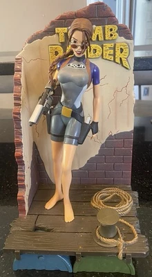 Figura de acción de colección 1999 Playmates Toys Tomb Raider Lara Croft en traje húmedo Foto 1 de 4
