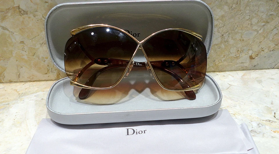 Gafas de sol Christian Dior 2056 con estuche tela Dior y lentes nuevas Foto 1 de 4