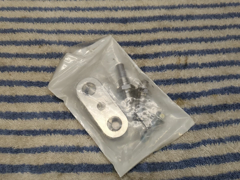 6L80E 6L90E 8L90E Transmission -6AN Cooler Line Adapter Plate and Fittings 6L80 - Image 1 of 2