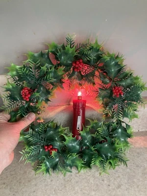 Vela iluminada a batería corona de plástico navideña vintage Foto 1 de 4