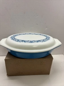 Vintage Pyrex Divide Dish Plus Lid Blue - Picture 1 of 10