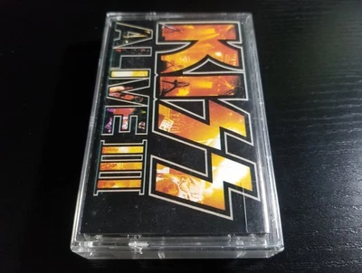 Кассетная лента KISS LIVING III ИНДЕЙКА 1993 Пол Джин Брюс Кулик Эрик Сингер - Изображение 1 из 4