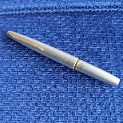 pluma estilográfica plata y rosa Foto 1 de 4