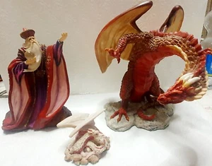 Zauberer Magier mit Zauberkugel Merlin Deko Drachen und Drachenbaby Figuren - Bild 1 von 18