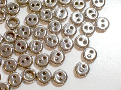 Botones Redondos Tono Plateado 2 Agujeros Metal Nuevo Antiguo Stock 5/16" x 1 Pieza Bin B Foto 1 de 4