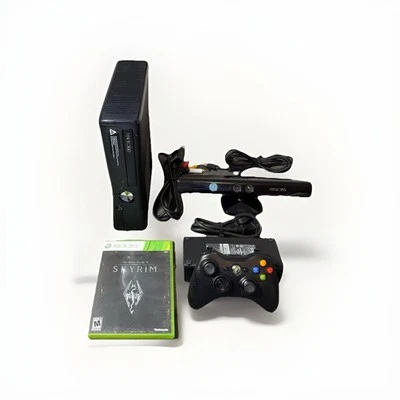 Xbox 360 4GB Kinect Bundle with Controller and Skyrim CIB Complete - Image 1 of 4