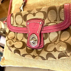 Coach Small Wristlet Clutch Beige and Purple Khaki Pink Signature Turn Lock 7" - Picture 1 of 7