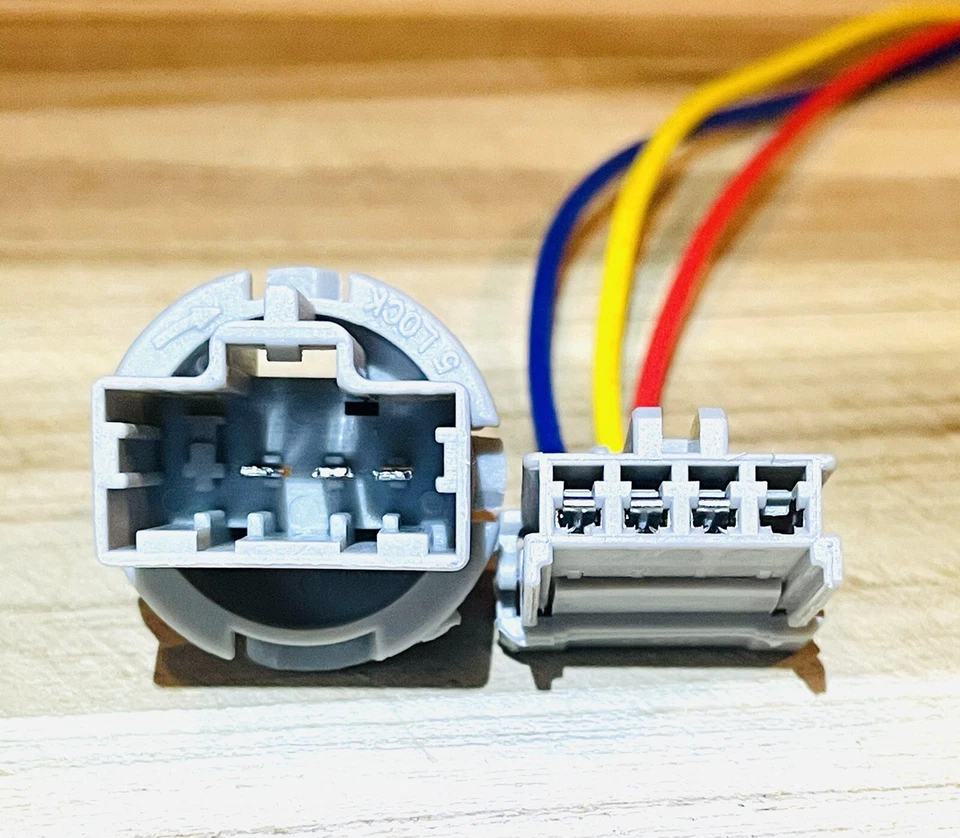 Brake Light Socket and Connector for 01-03 Acura CL Type-S, 2001 Acura CL  - Image 1 of 4