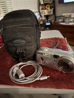 Sony Cyber-Shot DSC-P73 Smart Zoom Digital Camera, Silver W/Bag And Charger - Image 1 of 4