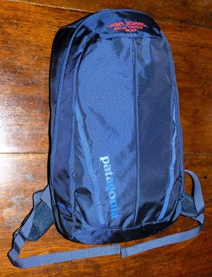 Mochila Patagonia ATOM 18L Escuela Nocturna Equipo de Cine 2017 Logo Bordado Excelente Foto 1 de 4