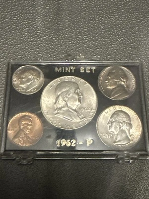 1962 P 5 Coin Mint Set - Image 1 of 2