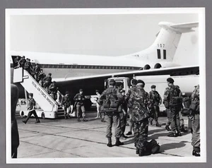 RAF VICKERS VC10 AKROTIRI CYPRUS 40 COMMANDO GROUP ROYAL MARINES ORIGINAL PHOTO - Picture 1 of 2