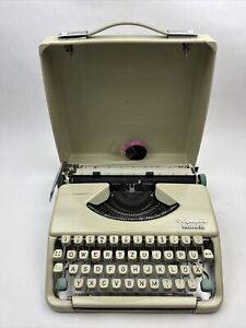 Olympia Splendid 33 Typewriter w/ Hard Case Made In Germany