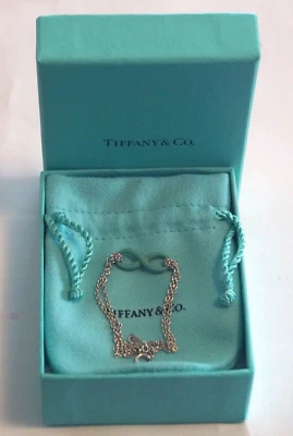 Pulsera Tiffany & Co Plata de Ley 925/Esmalte Infinito 6 1/4" bolsa y caja Foto 1 de 4
