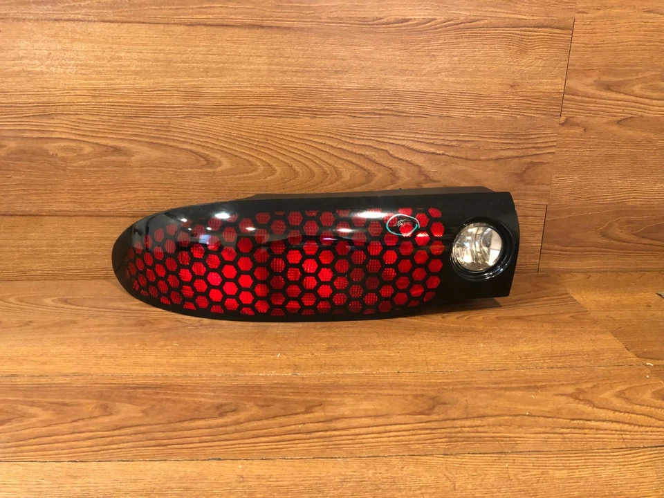 1993 - 2002 年 PONTIAC FIREBIRD 左 W6S 尾灯灯 HONEYCOMB 原始设备制造商 — 第 1/4 张图片