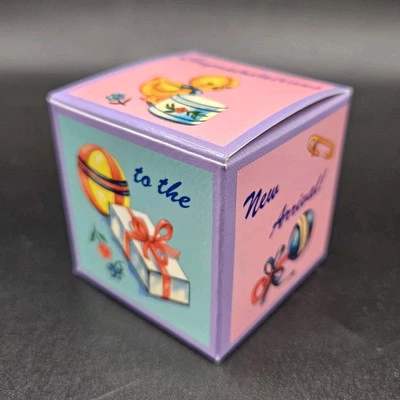 12 piezas Cajas de regalos de fiesta de baby shower de 2", gráficos de los años 40-50, rosa y púrpura Foto 1 de 4
