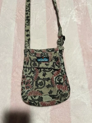 Bolso Bandolera Pequeño KAVU Estampado Floral Lona Verde Rojo Correa Ajustable Bolsillo Foto 1 de 4