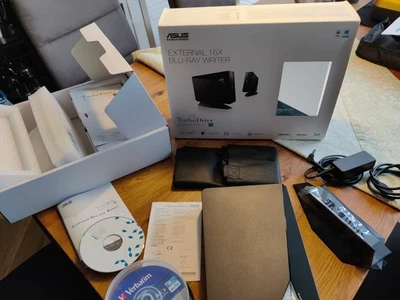 ASUS BW-16D1H-U PRO Extern Blu-ray Brenner - Schwarz - Bild 1 von 4